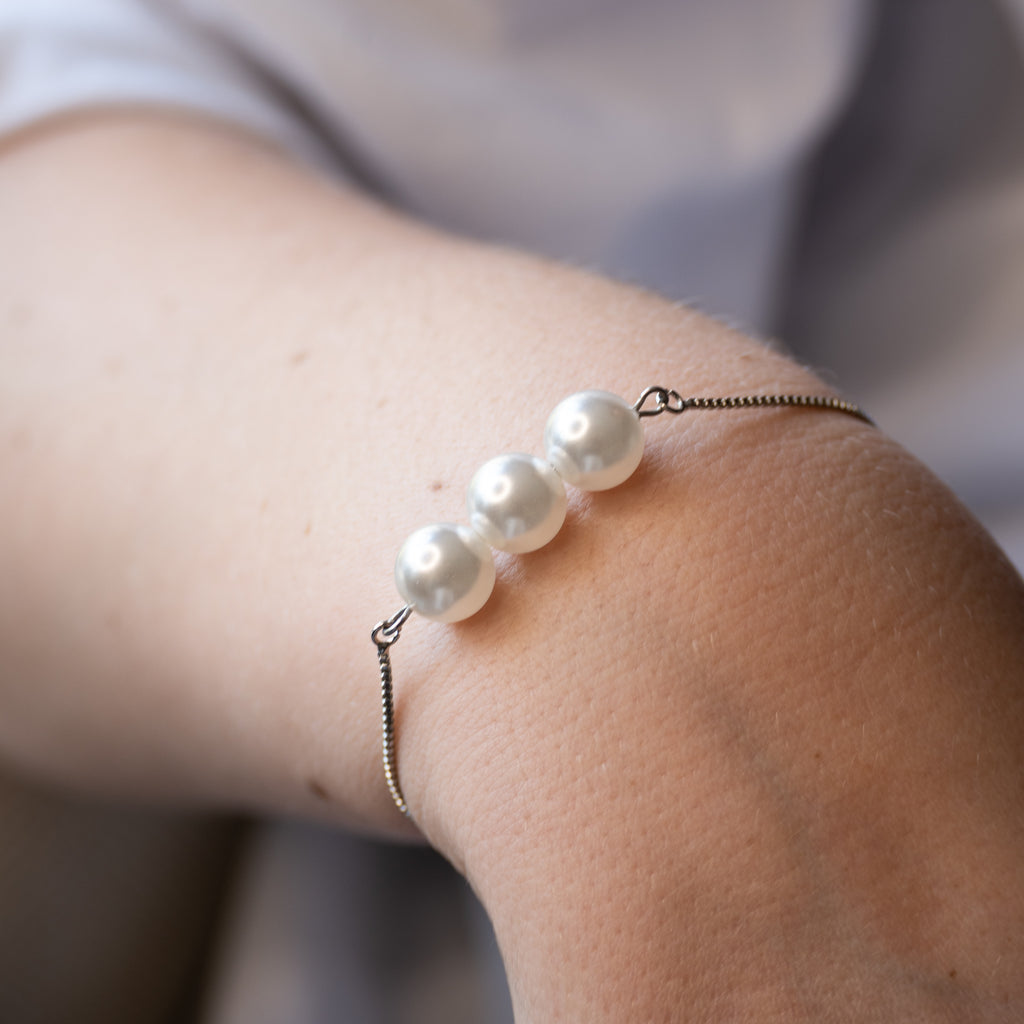 Silver Adjustable Shell pearl Bracelet