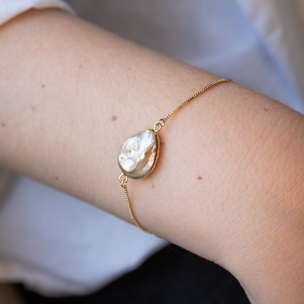 Gold Adjustable Freshwater pearl bracelet