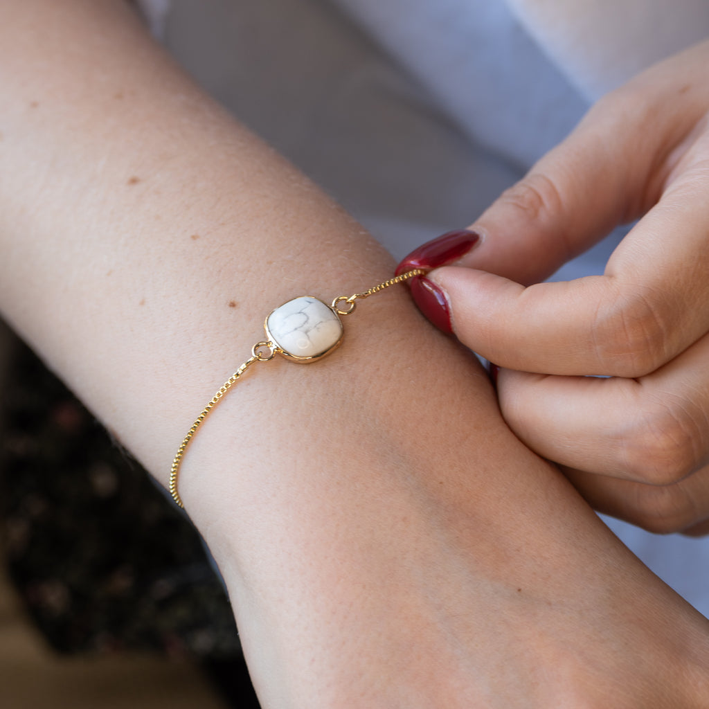 Gold bracelet with Howlite semi Precious stone
