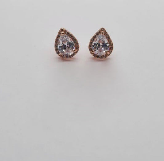 Teardrop cubic zirconia with rose gold setting