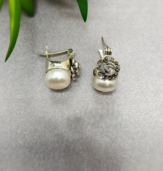 Antique Looking Sterling Silver Earring With Flower Detail And Beautiful Freshwater Pearl
