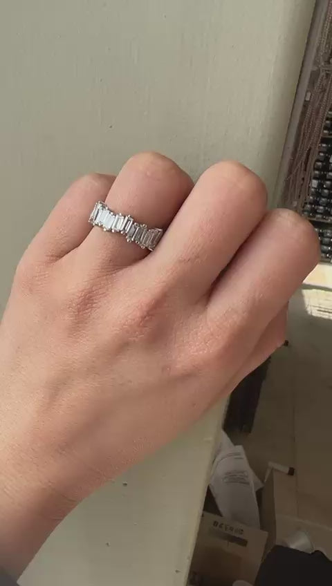 Eternity ring with Baguette stonewall around