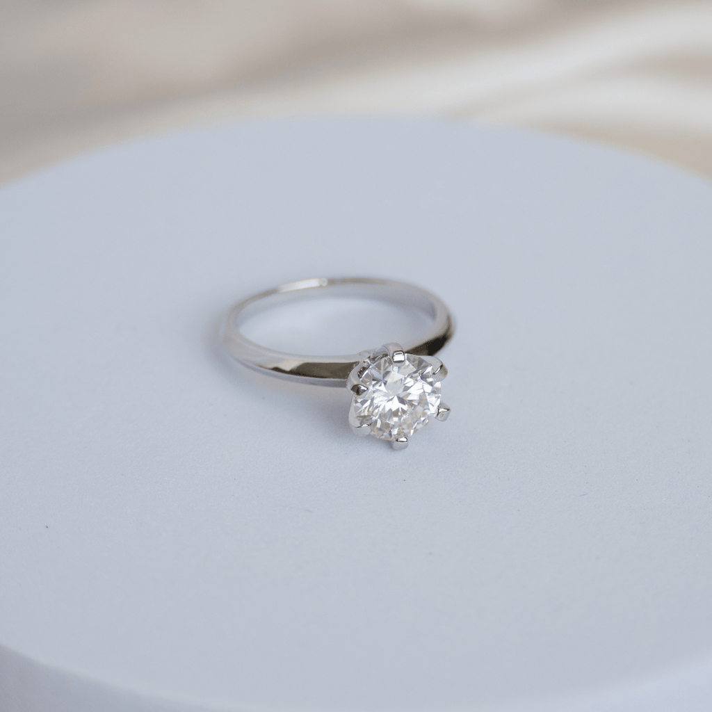 Classic Solitaire ring with a 2.0 ct Moissanite stone (GRA Certificate included) - Terciany 