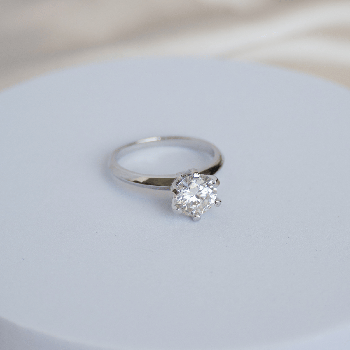 Classic Solitaire ring with a 2.0 ct Moissanite stone (GRA Certificate included) - Terciany 