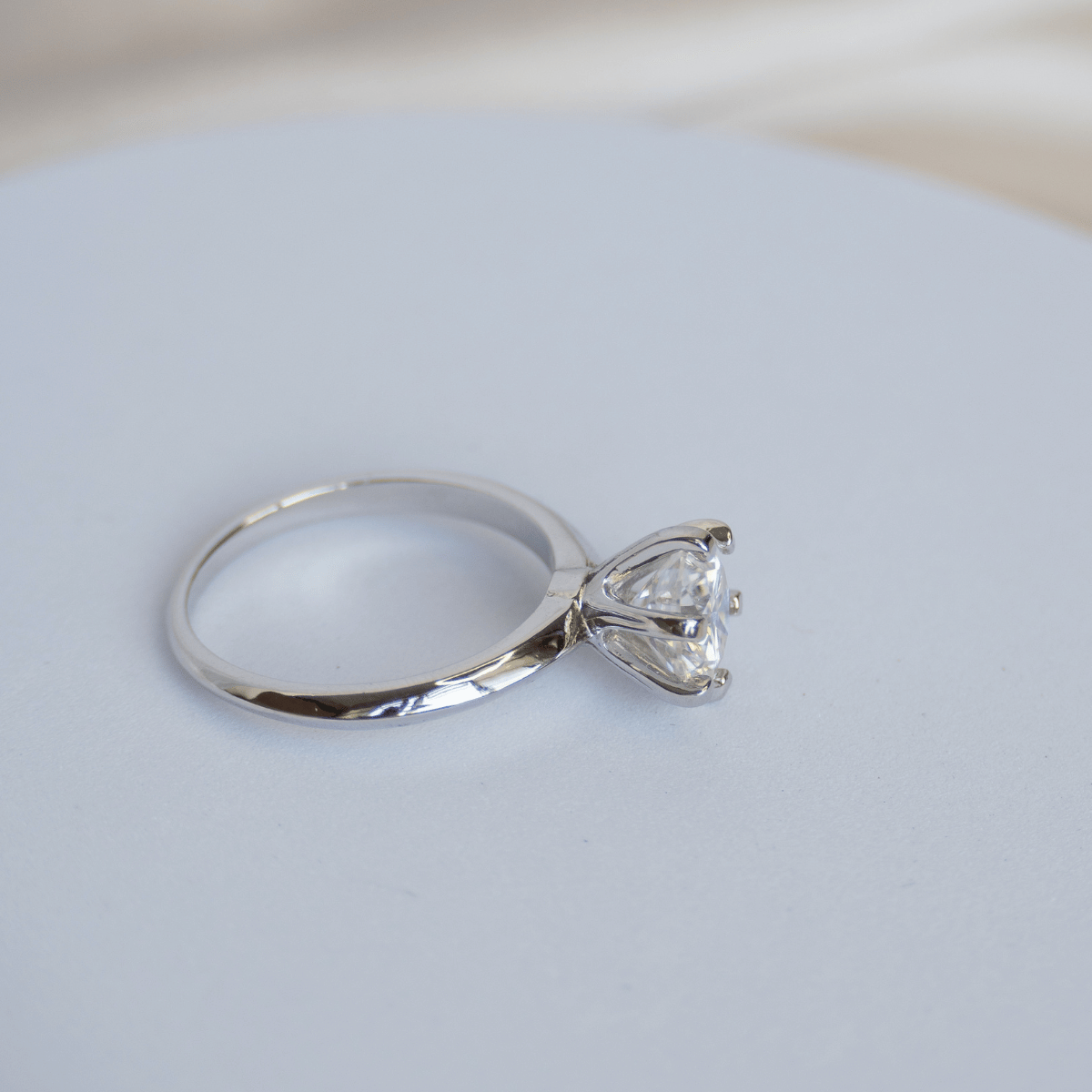 Classic Solitaire ring with a 2.0 ct Moissanite stone (GRA Certificate included) - Terciany 