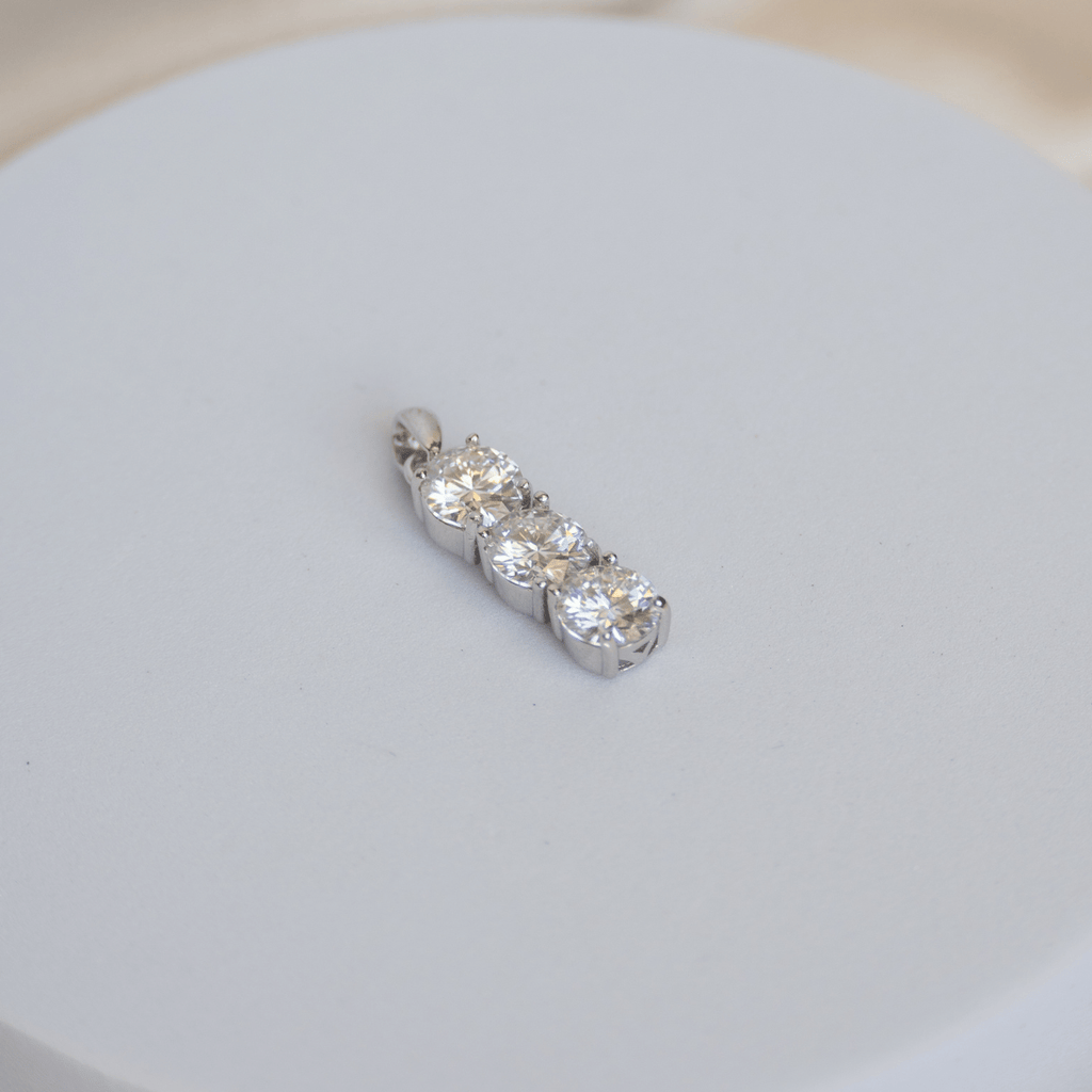 Pendant with 3x1.0ct Moissanite stones(with GRA Certificate) - Terciany 