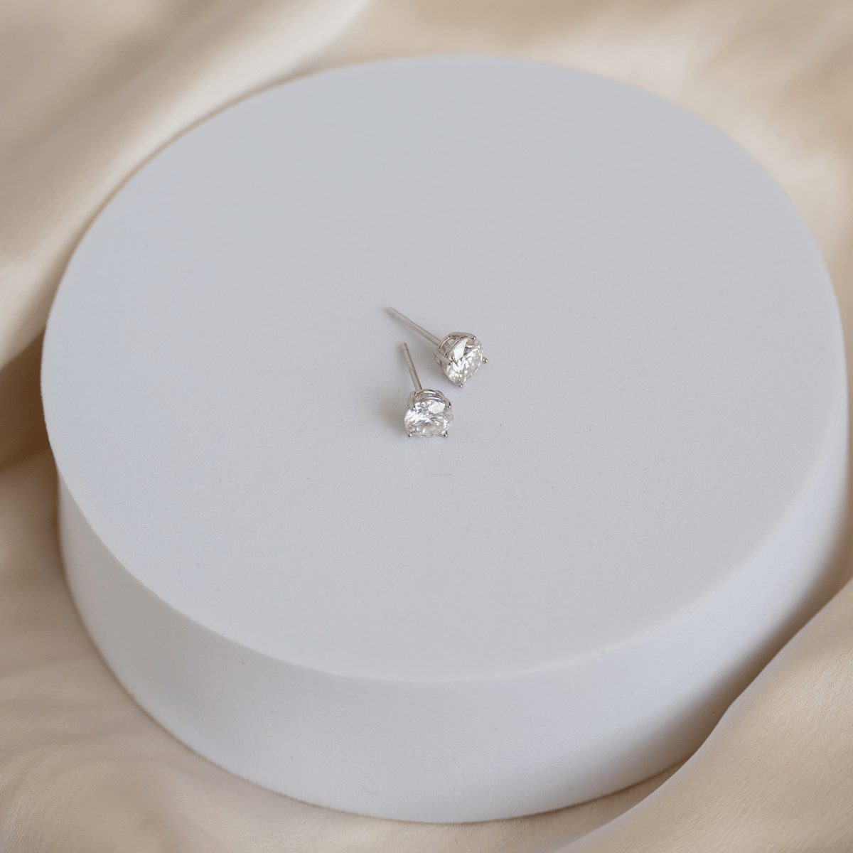 5mm Moissanite Stud earrings(with GRA Certificate)