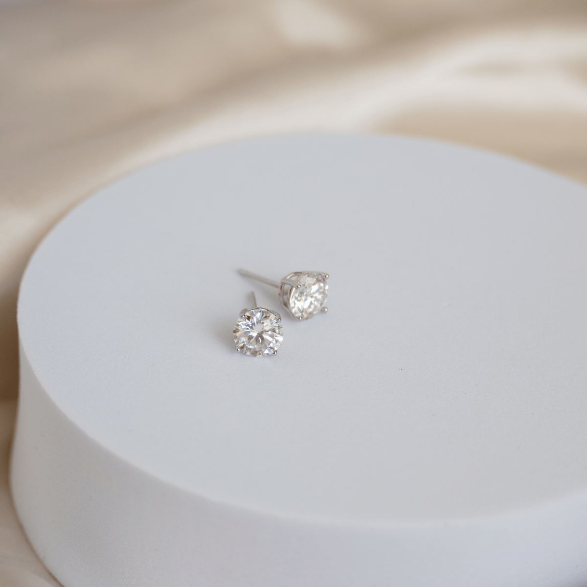 7mm Moissanite Stud Earrings(with GRA Certificate)