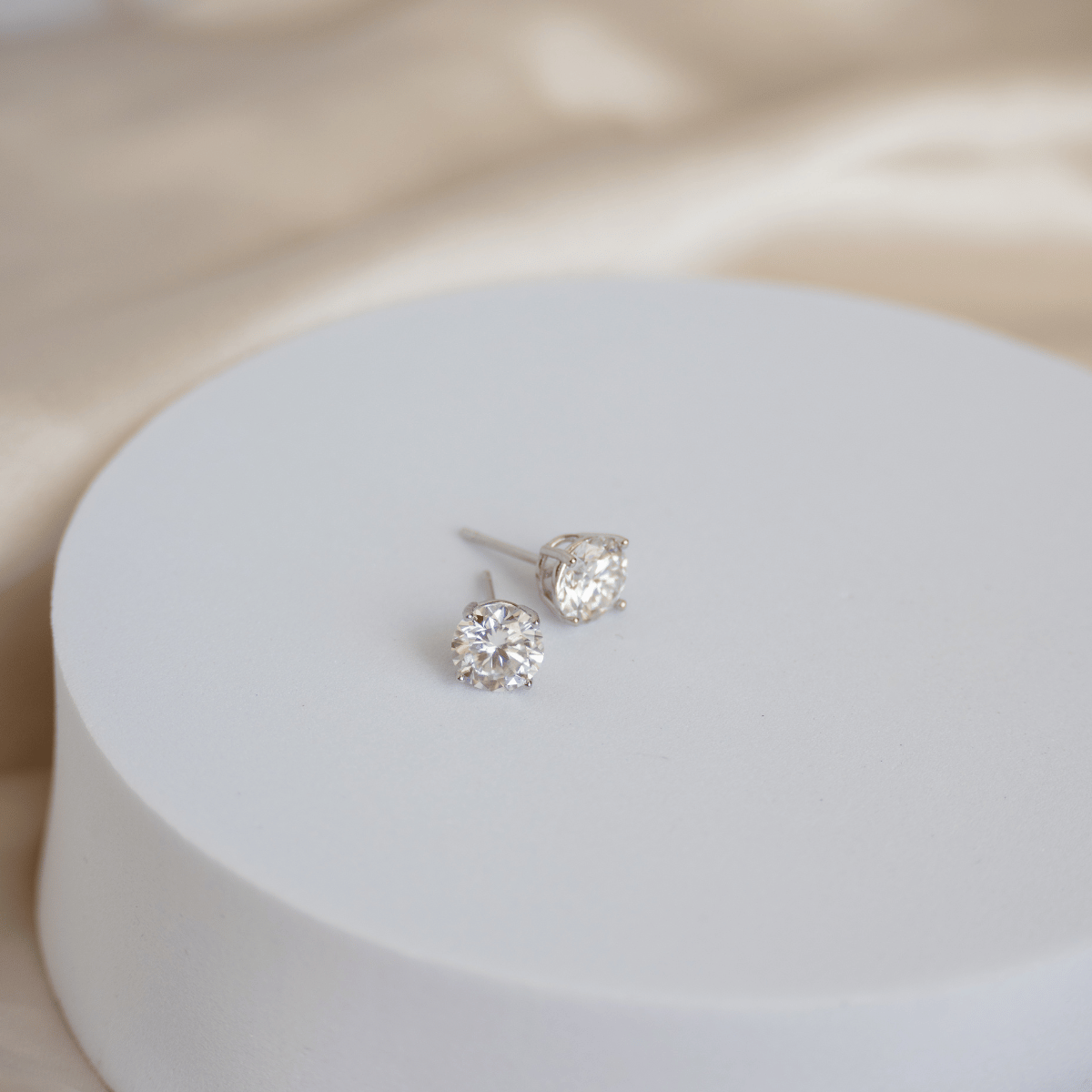 7mm Moissanite Stud Earrings(with GRA Certificate)