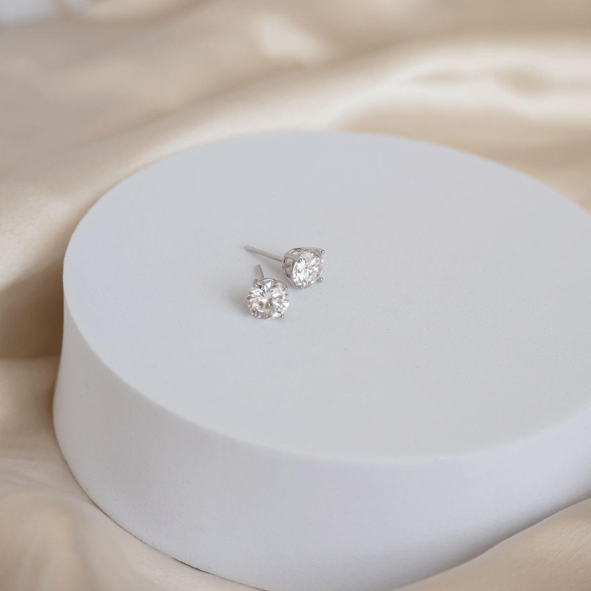6mm Moissanite Stud earrings(with GRA Certificate)