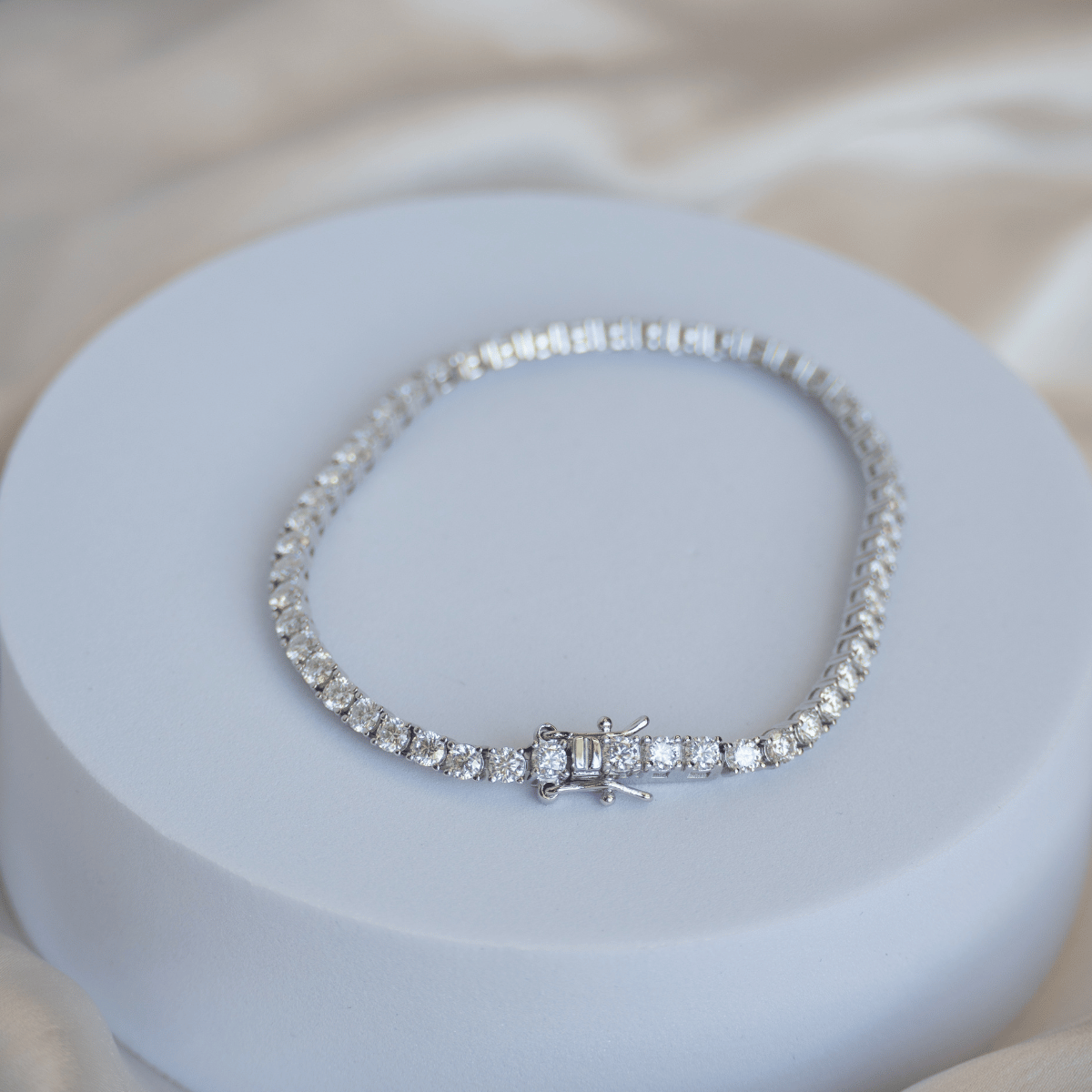20cm Tennis bracelet with 2mm Moissanite stones (with GRA Certificate)