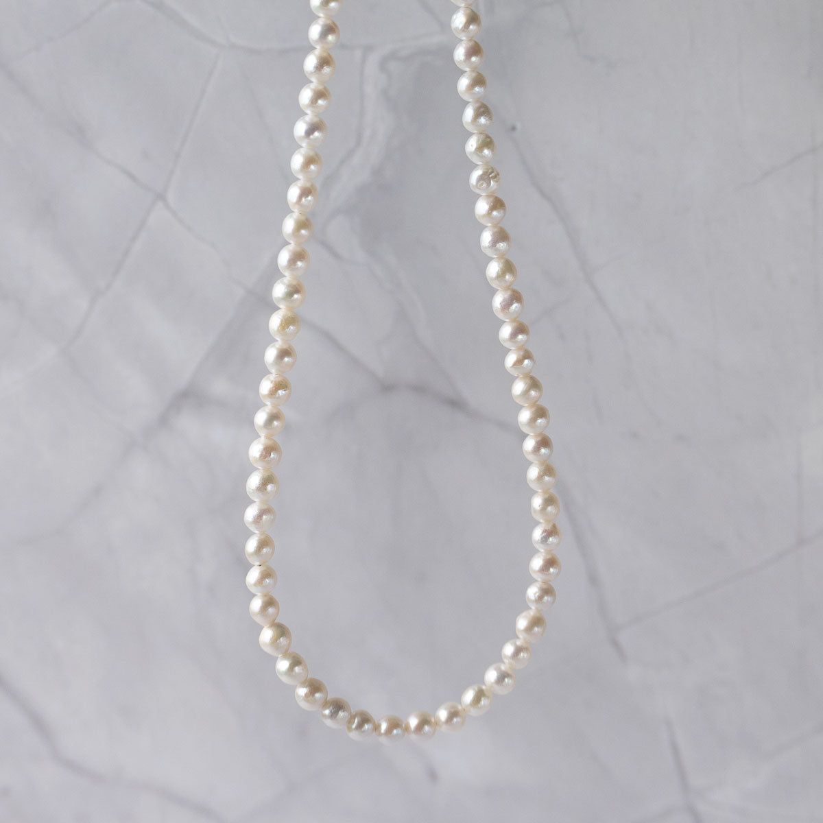Cultured pearl necklace