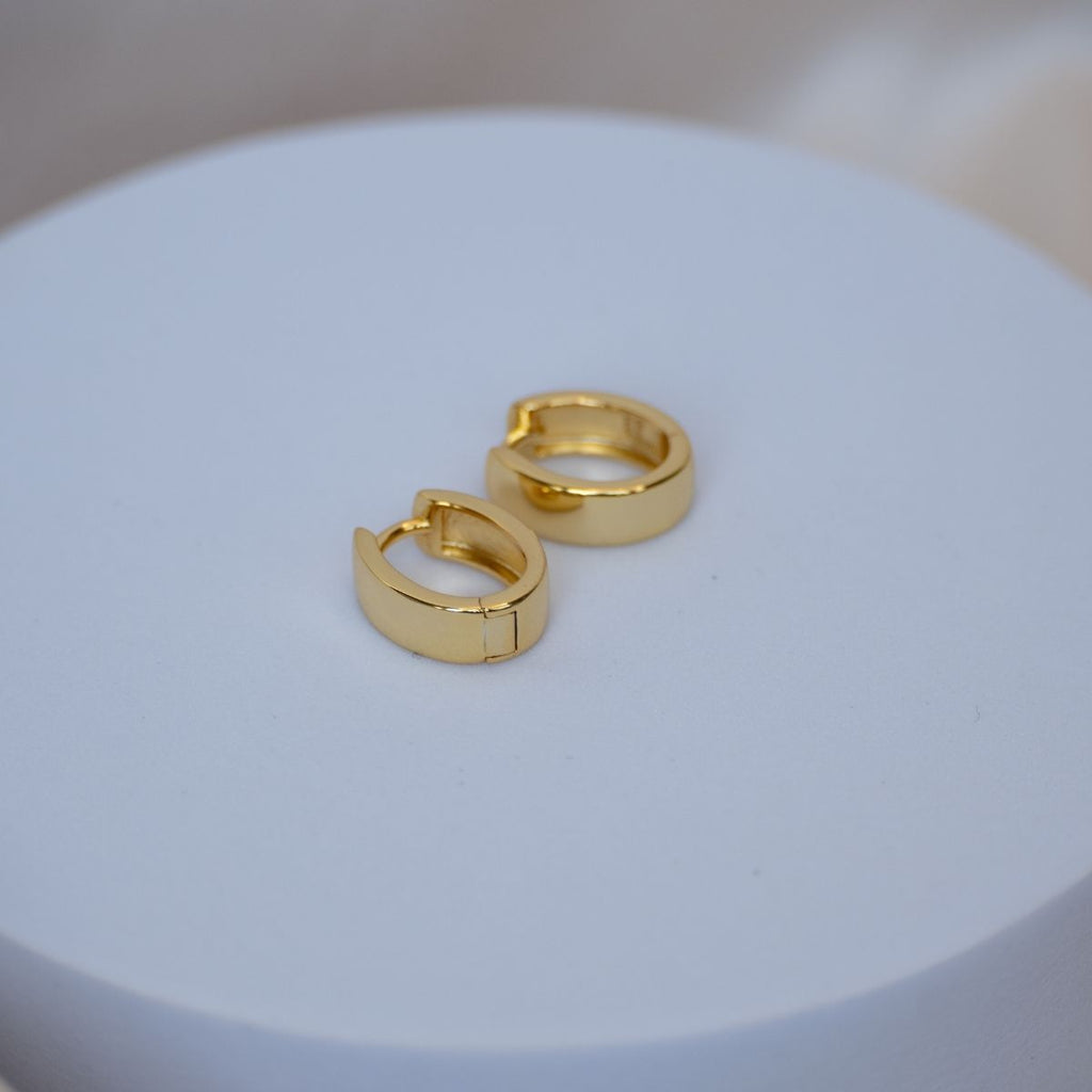 Gold Solid Oval huggy earrings - Terciany 