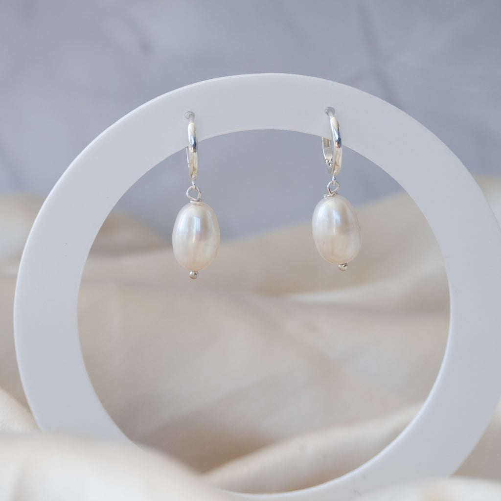 White oval Italian pearl drop earrings - Terciany 