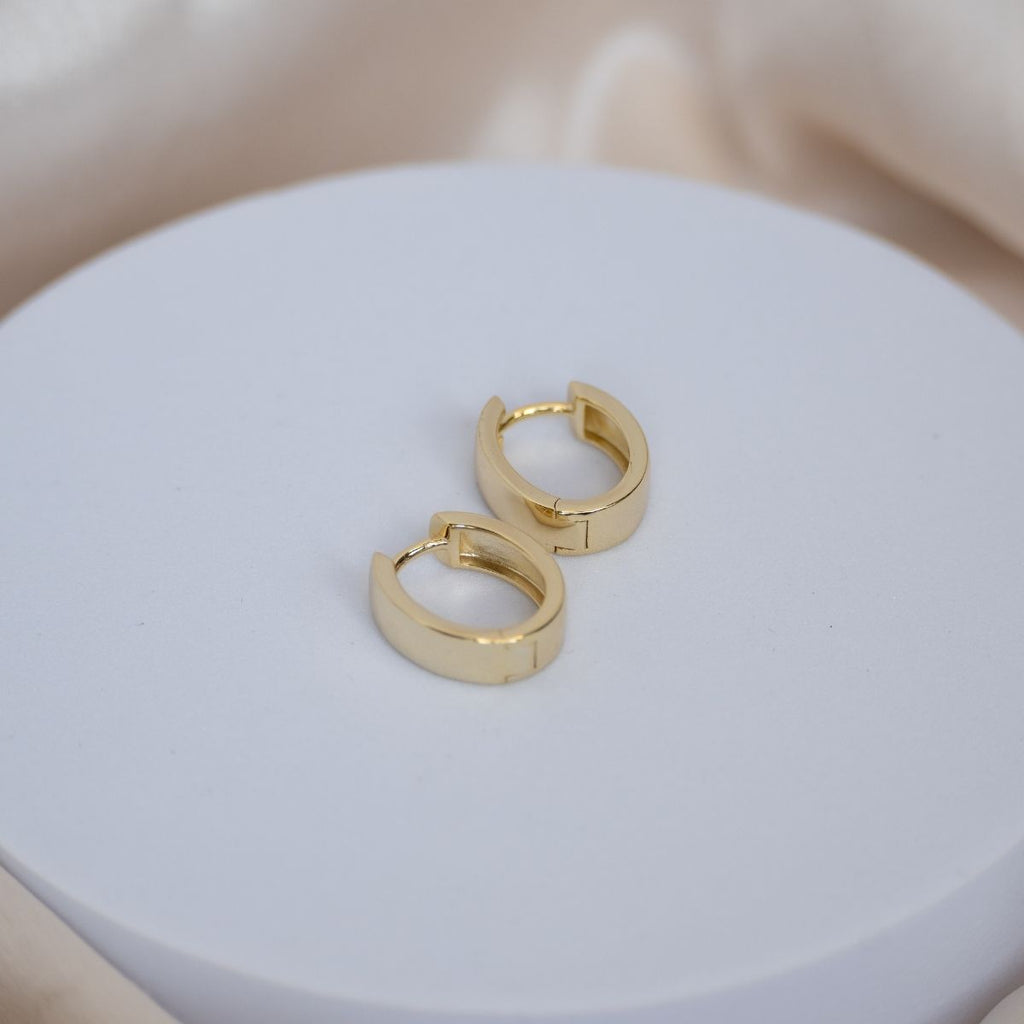 Gold Solid Oval huggy earrings - Terciany 