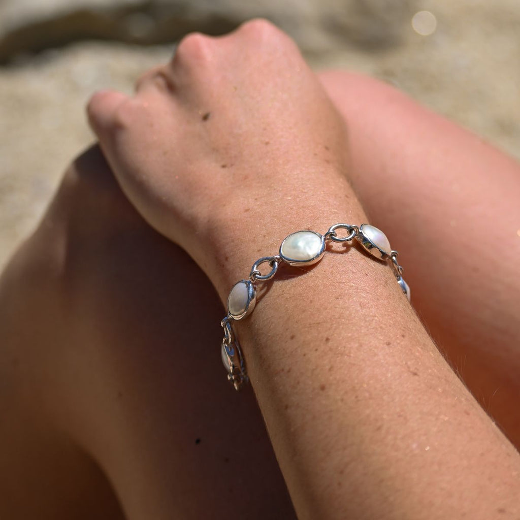 Coin pearl bracelet with silver links