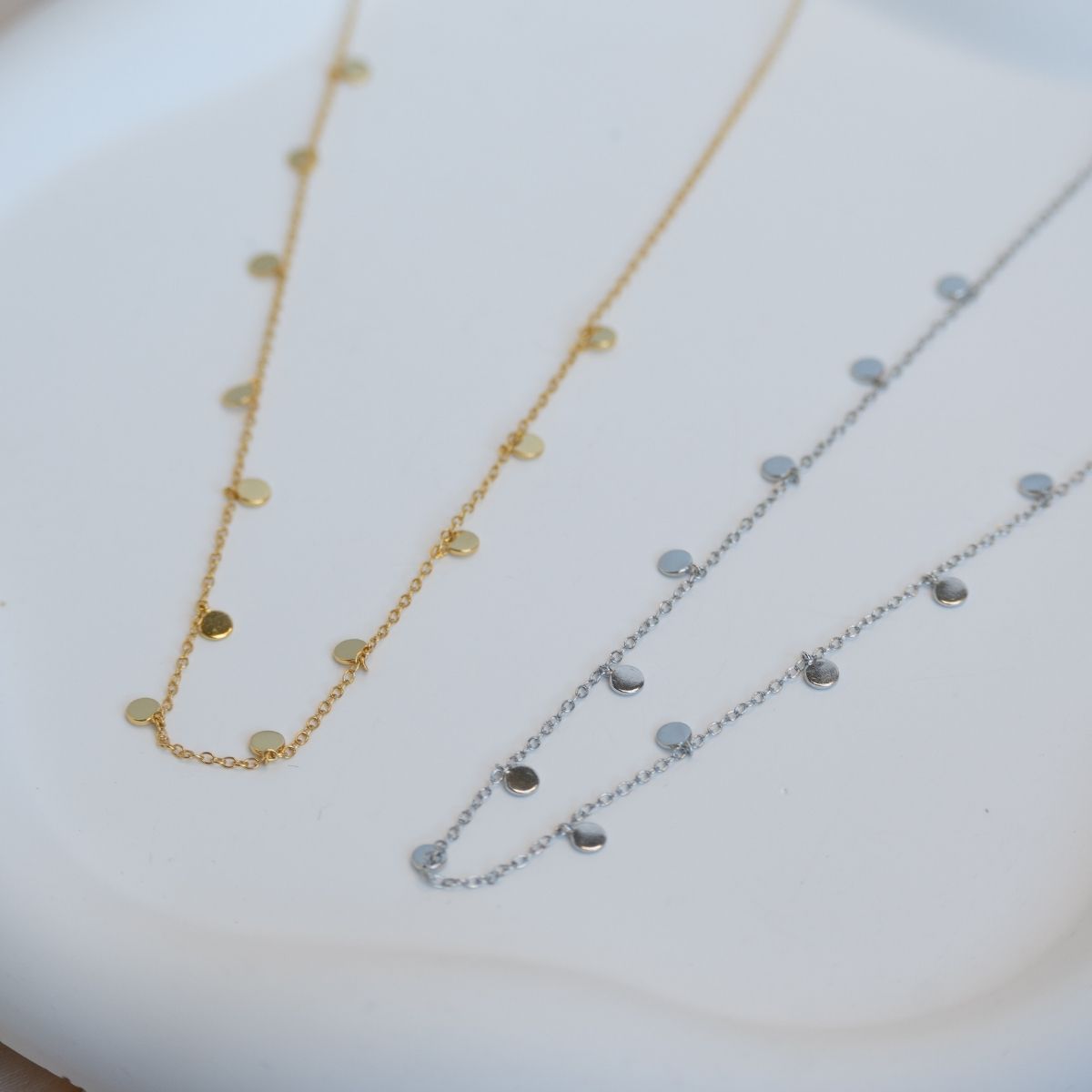 Dangly dot disc gold necklace - Terciany 