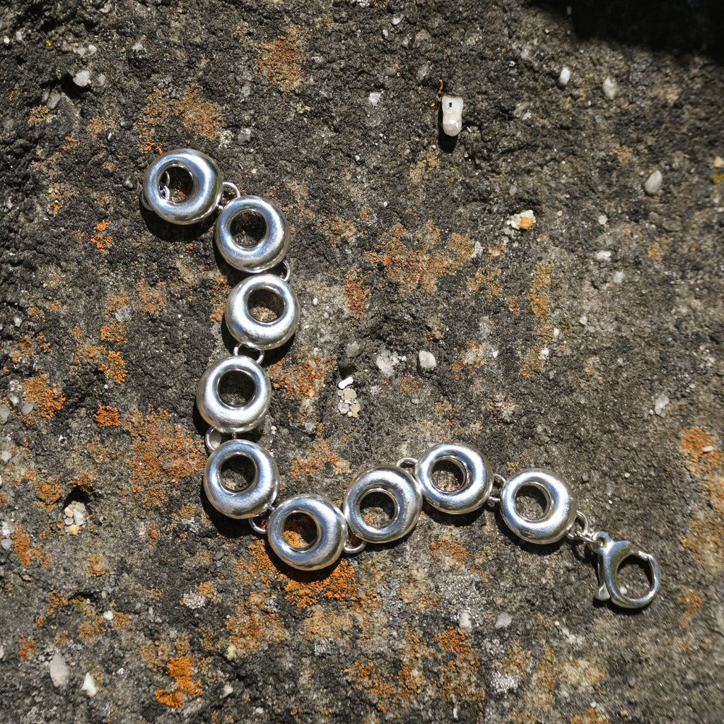 Puffy circle link bracelet