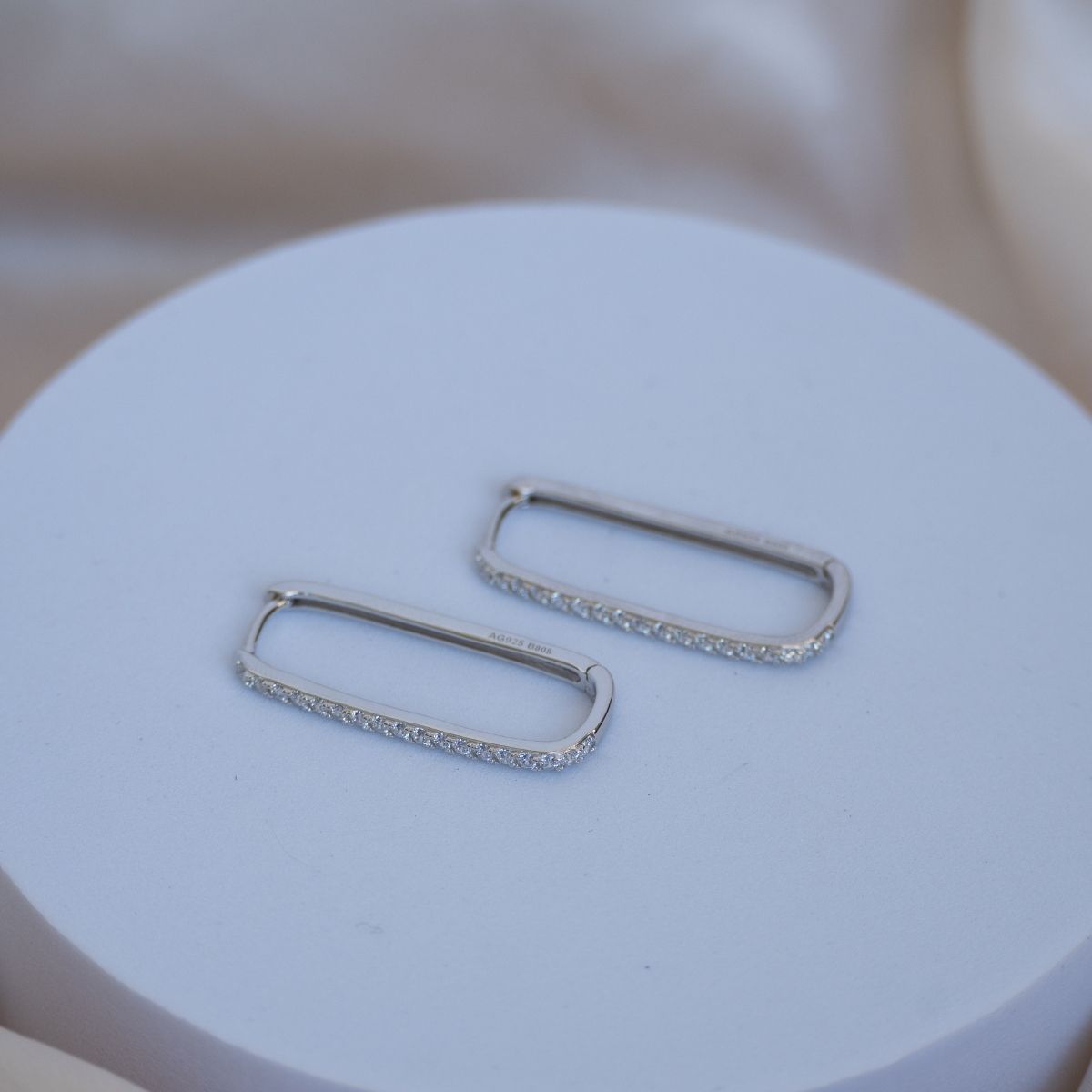 Paperclip Huggy earrings with Cubic Pave