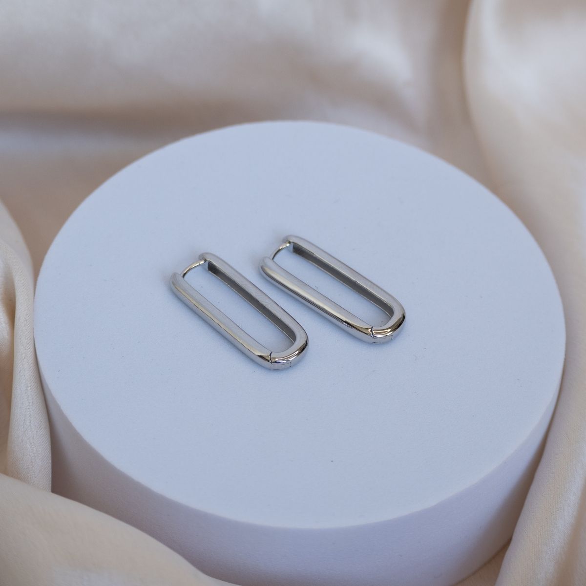 Solid paperclip Huggies