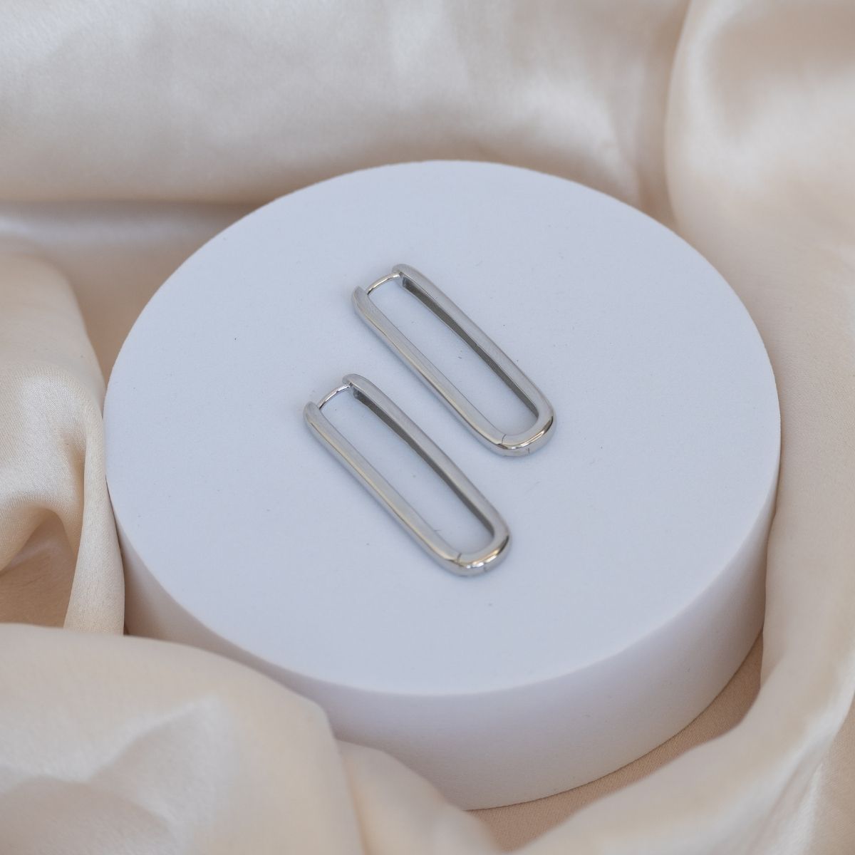 Solid paperclip Huggies