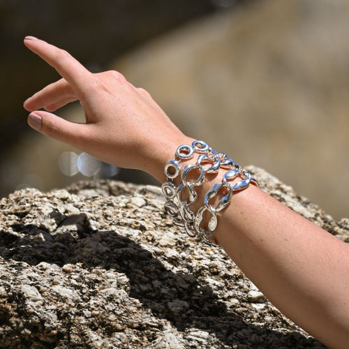 Puffy circle link bracelet