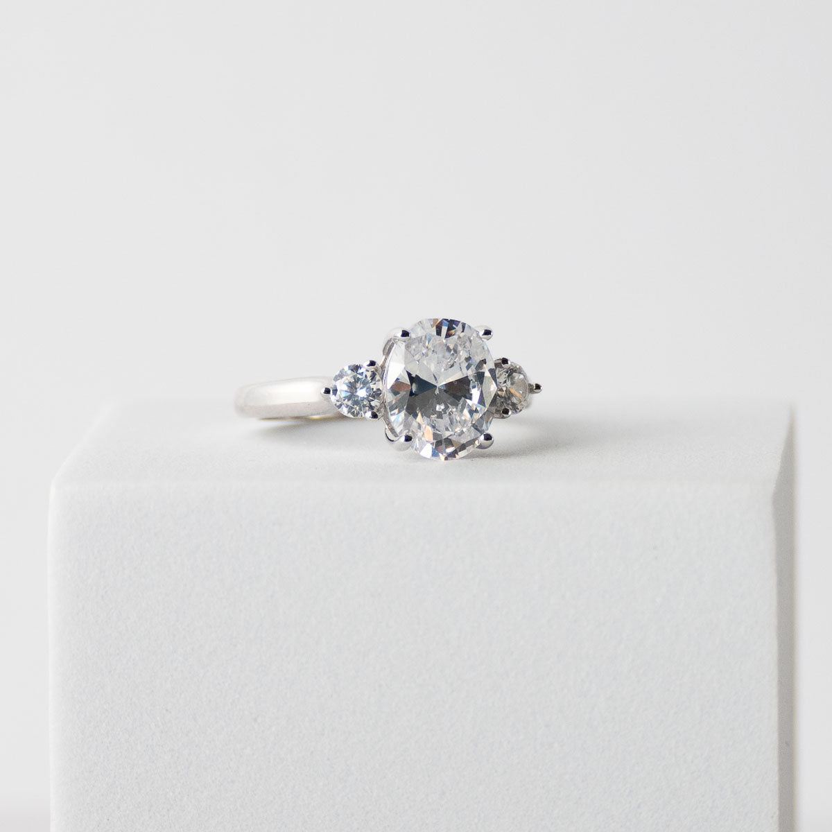 Oval trilogy ring