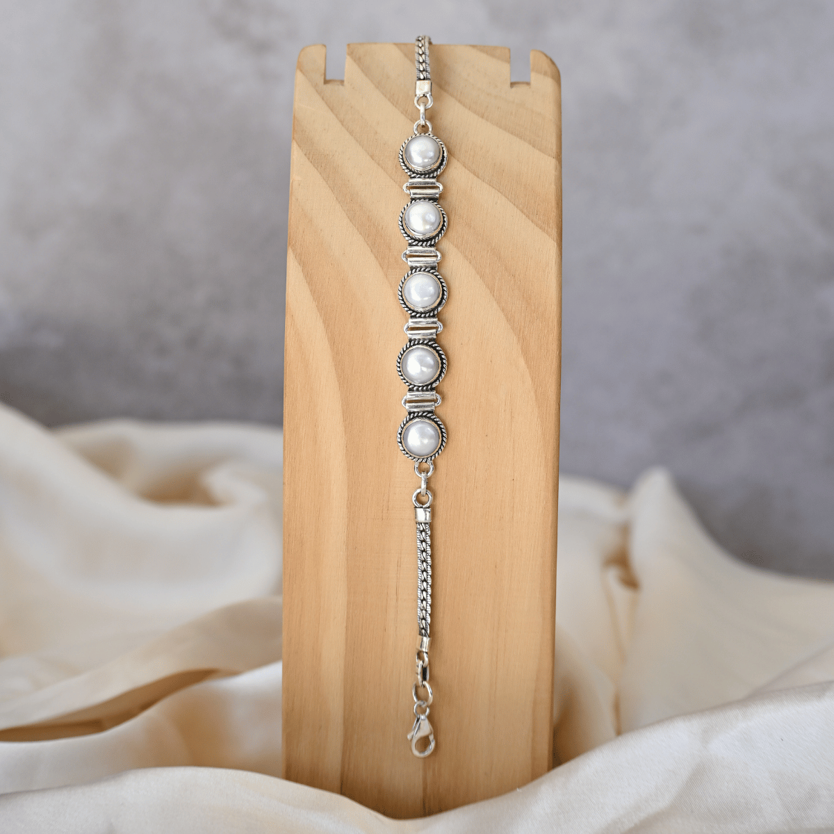 Five pearl bracelet with filigree tube setting