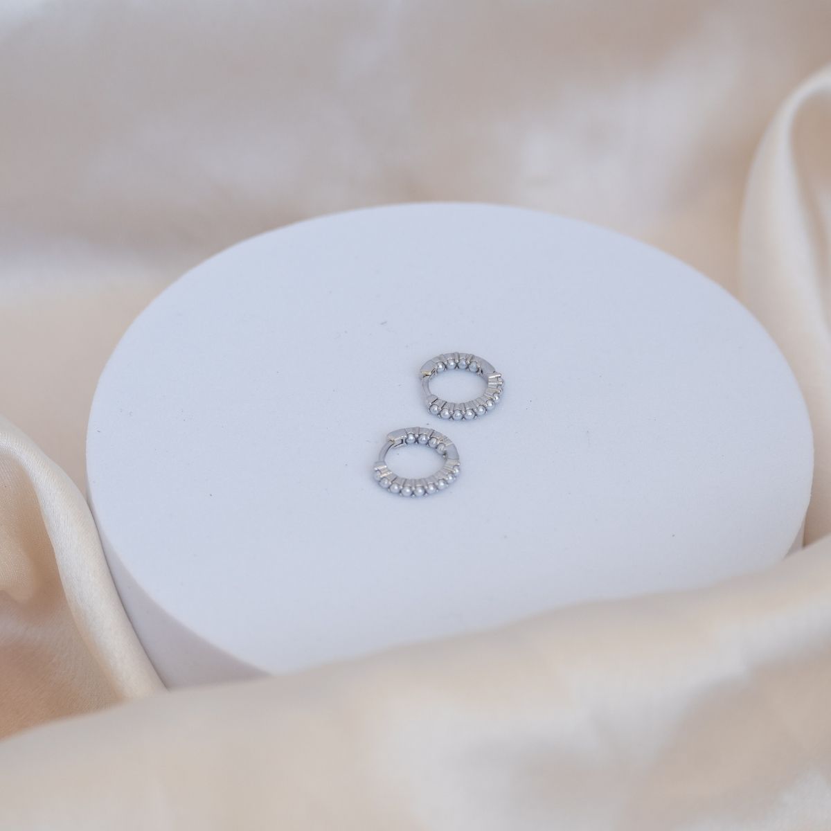 13mm Pearl huggy earrings