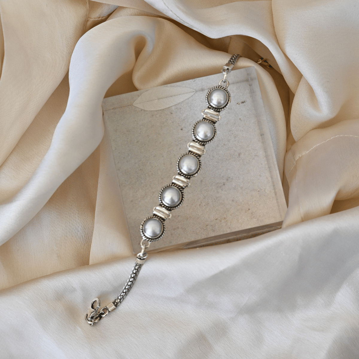 Five pearl bracelet with filigree tube setting