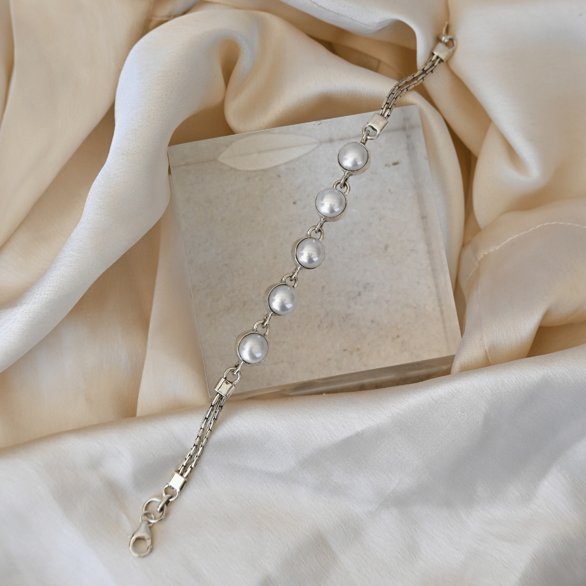 Five pearl bracelet with smooth tube setting - Terciany 