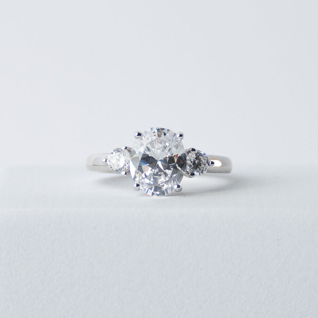 Oval trilogy ring