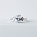 Oval trilogy ring