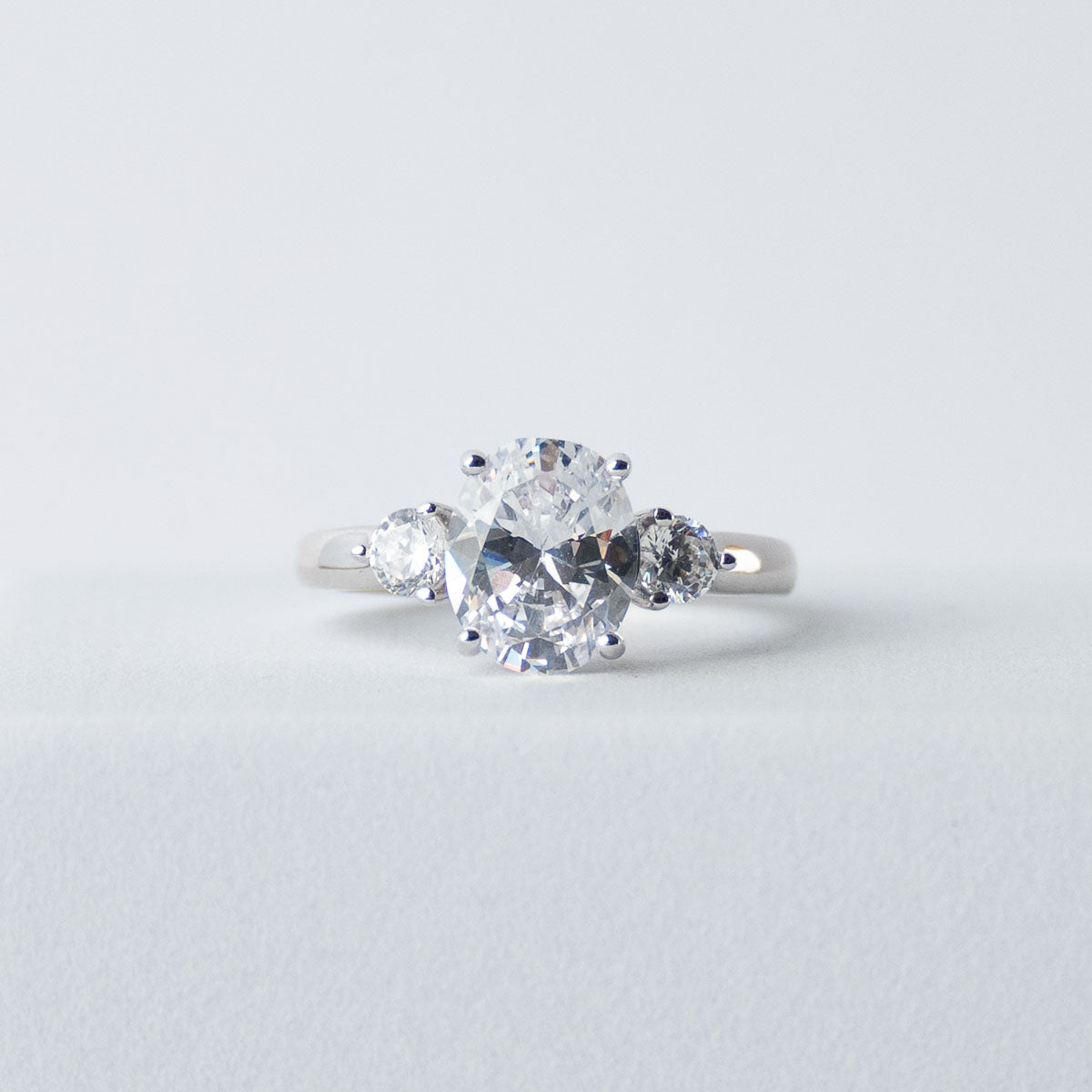 Oval trilogy ring