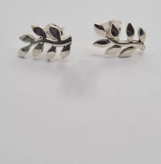 Stunning Leaf studs