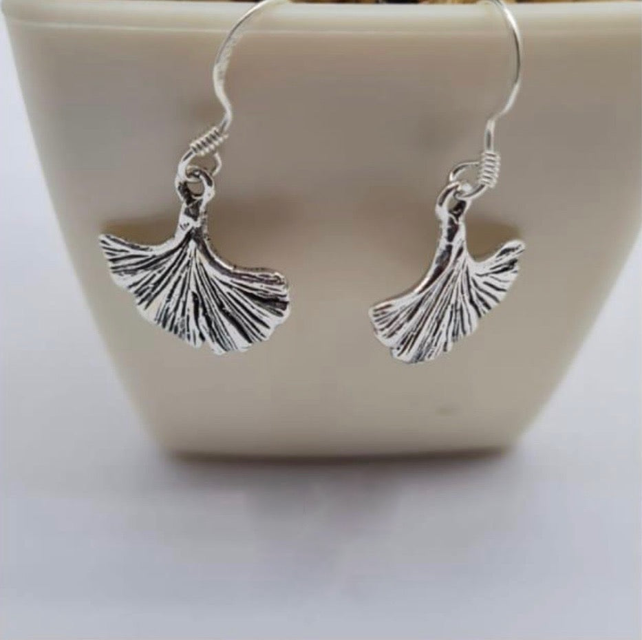 Hanging seed earrings