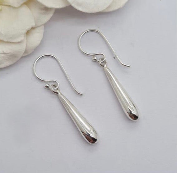 Moving drop earring