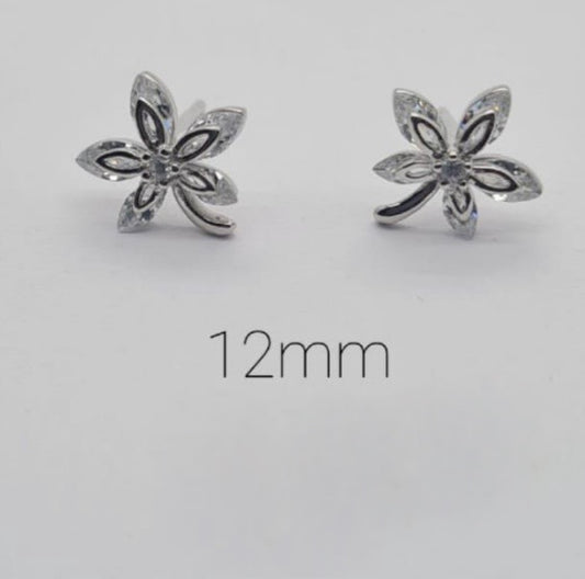 Flower stud with cubic zirconia detail