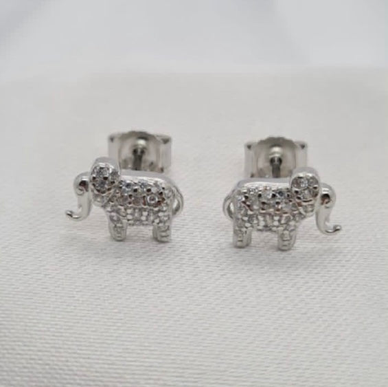 Pretty pavé elephant studs