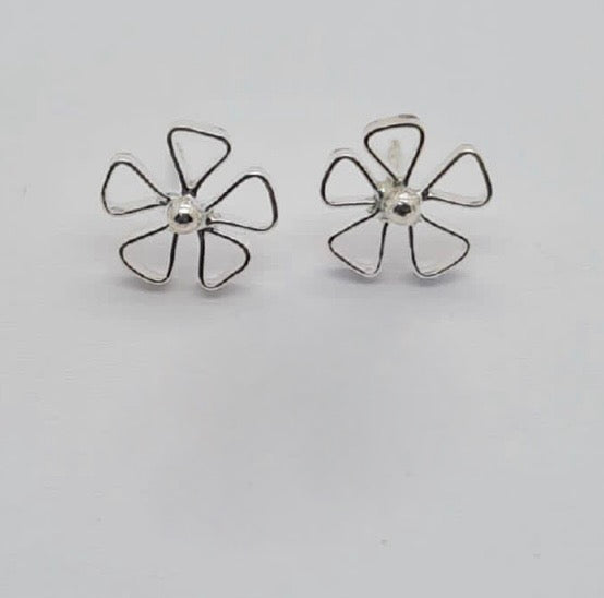 11 mm Open flower studs