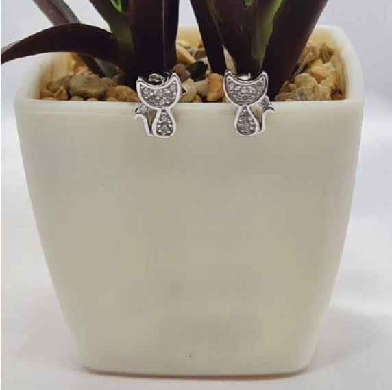 Cubic zirconia Pavé kitten stud