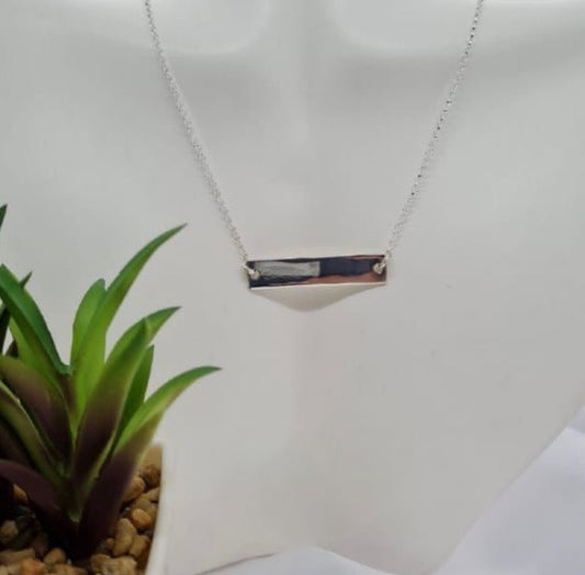 Necklace with bar that can be engraved on