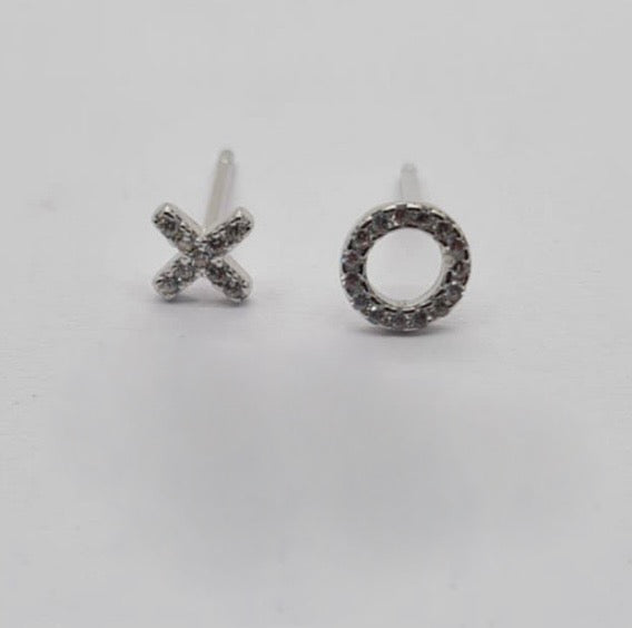 XO Pavé studs