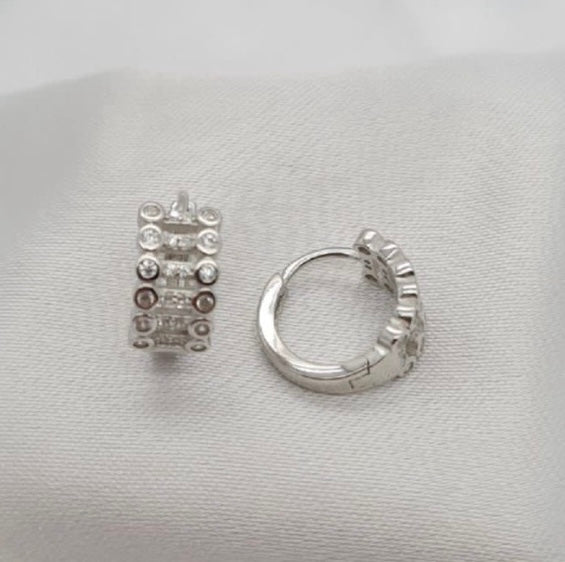 Pretty Huggys With Round Cubic Zirconia Detail