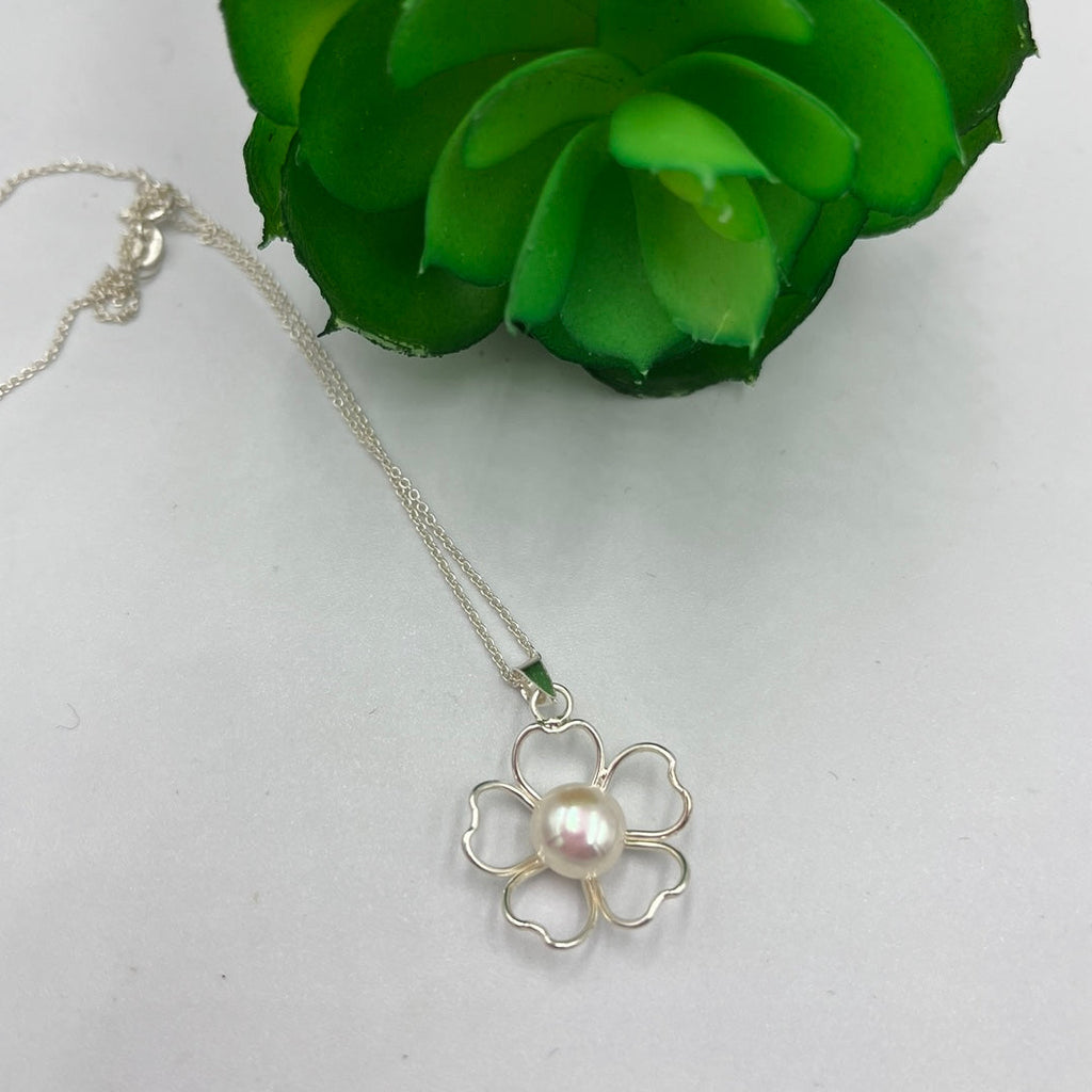 Beautiful Flower Necklace With Freshwater Pearl Centre - Terciany 