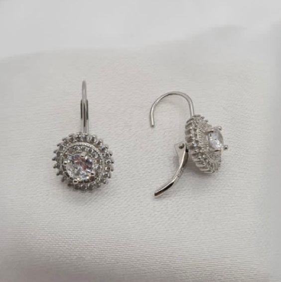 Stunning 11 mm cubic zirconia detailed earring in comfy setting