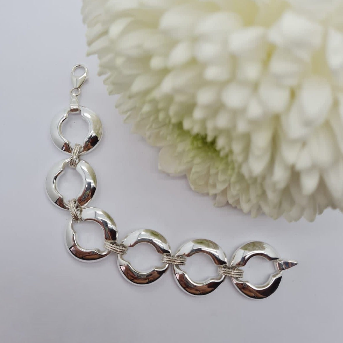 Bulky Modern Circle Statement Bracelet 20 Cm
