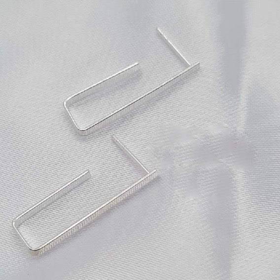 Stunning Modern Line Rectangular Hoop