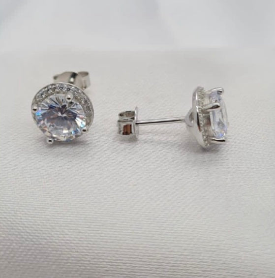 10mm round cubic zirconia studs