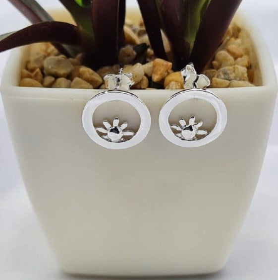 12mm Flower in circle studs